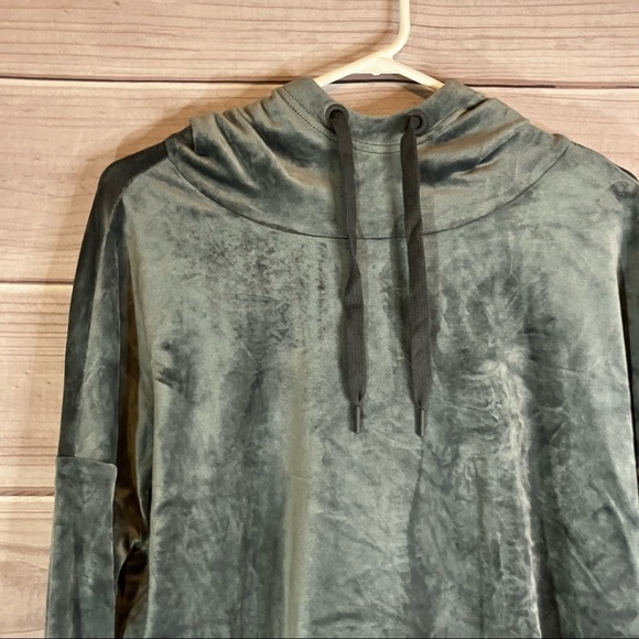 AERIE Offline Grey After Party Velour Cropped Hoodie - Picture 3 of 11